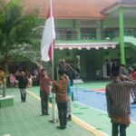 Beragam Harmoni Pakaian Nusantara: Semangat Hardiknas 2025 di MTsN 2 Sidoarjo