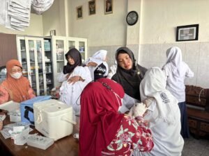 MTsN 2 Sidoarjo Laksanakan Imunisasi HPV untuk Mencegah Kanker Serviks pada Siswi Kelas IX”