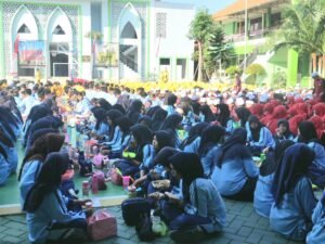 Membangun Keakraban dan Pola Hidup Sehat di MTsN 2 Sidoarjo: Sarapan Pagi Bersama Menuju Sekolah Adiwiyata”